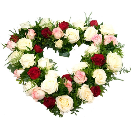 Open rouwhart met drie kleuren rozen